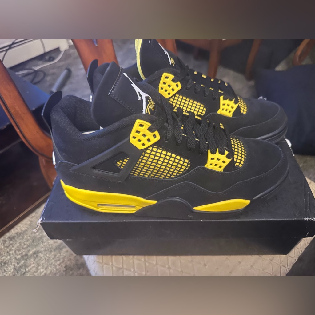 Like New Jordan 4 Thunder With Og All